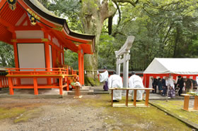 「八坂神社竣功奉告祭」の様子