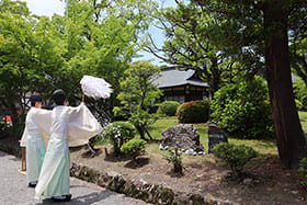 「宇佐さざれ石」奉納