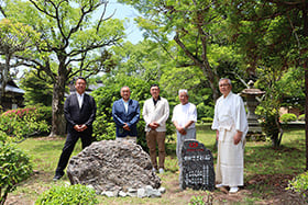「宇佐さざれ石」奉納