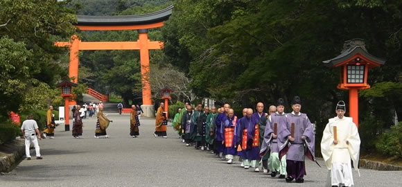 毎年斎行される法華三昧の様子